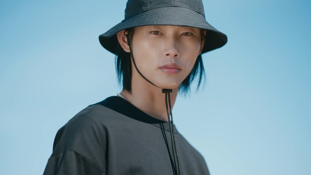 Video Reference: Hair, Face, Head, Lip, Eyebrow, Eye, Hat, Flash photography, Jaw, Neck