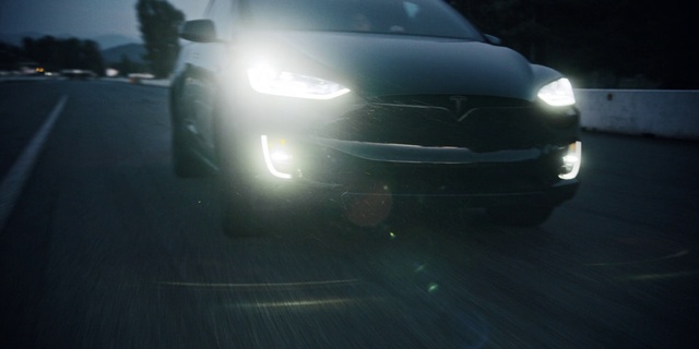 Video Reference: Tire, Wheel, Vehicle, Automotive lighting, Car, Hood, Grille, Automotive tire, Automotive design, Headlamp