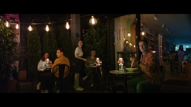 Video Reference: Chair, Entertainment, Performing arts, Fun, Musician, Event, Houseplant, Darkness, Table, Midnight