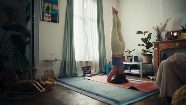 Video Reference: Property, Plant, Textile, Comfort, Interior design, Wood, Flooring, Curtain, Floor, Active pants