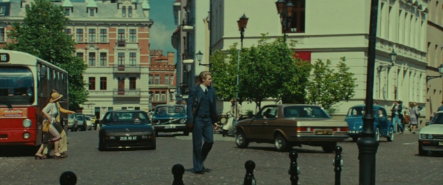 Video Reference: Car, Tire, Automotive parking light, Land vehicle, Wheel, Vehicle, Vehicle registration plate, Motor vehicle, Infrastructure, Automotive lighting