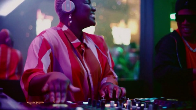 Video Reference: Photograph, Light, Organ, Purple, Music, Lighting, Entertainment, Audio equipment, Disc jockey, Music artist