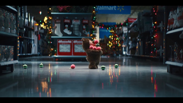 Video Reference: Automotive lighting, Window, City, Landmark, Christmas decoration, Midnight, Metropolitan area, Event, Road, Darkness