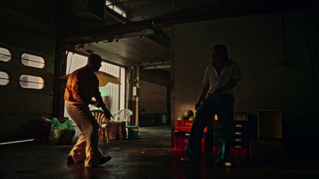 Video Reference: Flash photography, Chair, Entertainment, Performing arts, Performance art, Fun, Event, Stool, Darkness, Musician