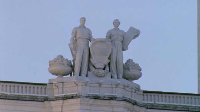 Video Reference: Statue, Sculpture, Landmark, Monument, Classical sculpture, Memorial, Sky, Architecture, Stone carving, Art, Person