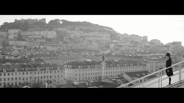 Video Reference: White, Black, Black-and-white, Monochrome photography, Landmark, Monochrome, Urban area, Photography, City, Metropolis, Person