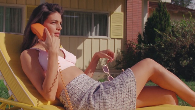 Video Reference: Leg, Human leg, Beauty, Sitting, Thigh, Blond, Summer, Long hair, Abdomen, Brown hair, Person