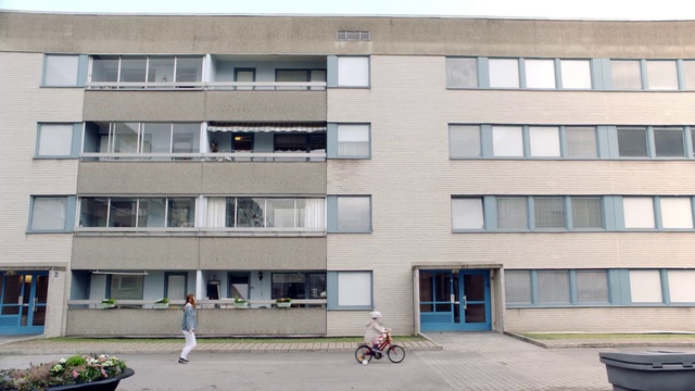 Video Reference: Building, Property, Architecture, Facade, House, Apartment, Residential area, Mixed-use, Room, Material property