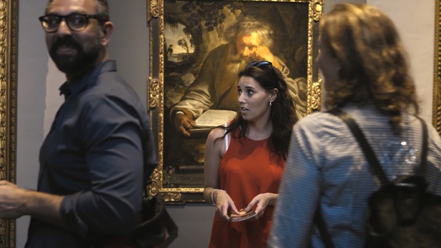 Video Reference: man ,woman, people, picture, gallery, glasses, black man, Person