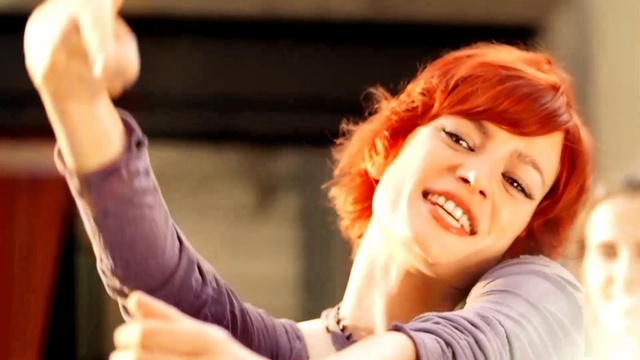 Video Reference: Hair, Facial expression, Smile, Red hair, Arm, Fun, Hand, Gesture, Finger, Performance