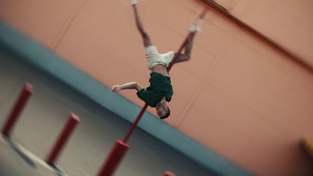 Video Reference: Adventure, Pole vault, Performance, Climbing, Recreation, Individual sports, Sports, Jumping, Rope