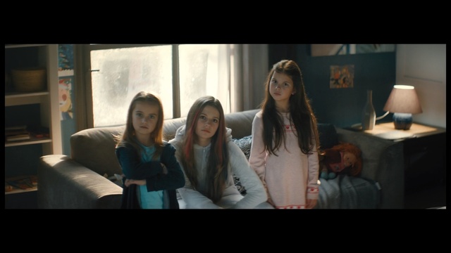 Video Reference: Photograph, Snapshot, Fun, Scene, Friendship, Human, Photography, Conversation, Long hair, Adaptation, Person