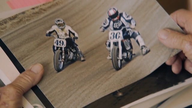 Video Reference: Vehicle, Finger, Racing, Track racing, Motorcycle, Miniature, Motorcycle racing, Motorsport