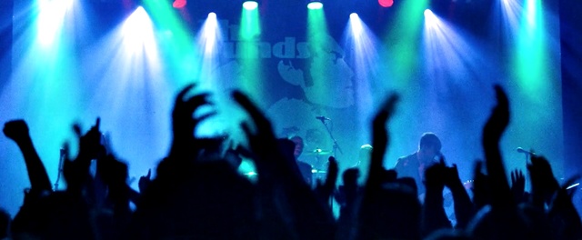 Video Reference: crowd, rock concert, concert, stage, entertainment, audience, light, event, performance, music venue