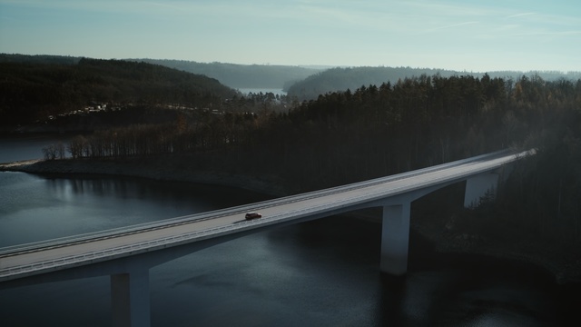 Video Reference: Water, Sky, Bridge, Water resources, Reservoir, River, Atmospheric phenomenon, Concrete bridge, Road, Beam bridge