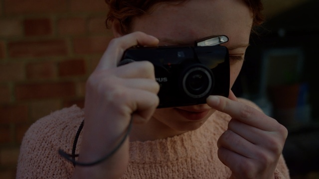 Video Reference: camera, single lens reflex camera, cameras & optics, digital camera, digital slr, photography, reflex camera, hand, close up, camera operator, Person