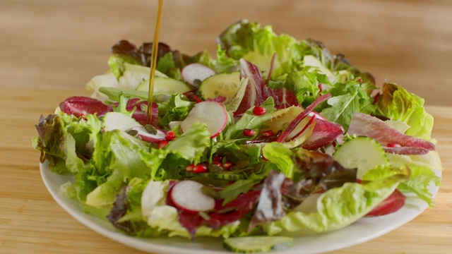 Video Reference: Dish, Food, Cuisine, Garden salad, Leaf vegetable, Salad, Ingredient, Vegetable, Lettuce, Red leaf lettuce