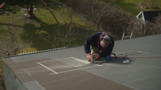 Video Reference: boardsport, skateboarder, longboard, recreation, skateboarding equipment and supplies, skateboard, skateboarding, extreme sport, longboarding, freebord