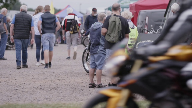 Video Reference: Motor vehicle, Cycling, Bicycle, Vehicle, Automotive tire, Tire, Recreation, Cyclo-cross, Road cycling, Endurance sports