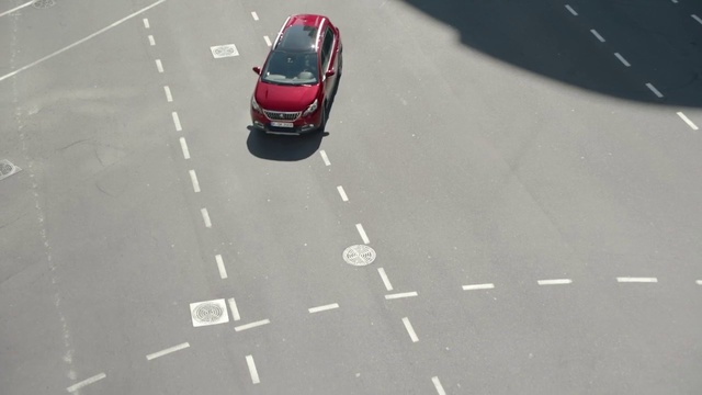 Video Reference: Motor vehicle, Lane, Road, Mode of transport, Asphalt, Vehicle, Parking lot, Parking, Transport, Car