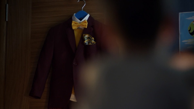 Video Reference: outerwear, human, gentleman, darkness