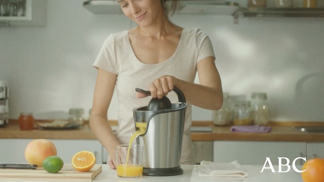 Video Reference: small appliance, kitchen appliance, drink, juice, mixer, food, blender, cook, home appliance, Person