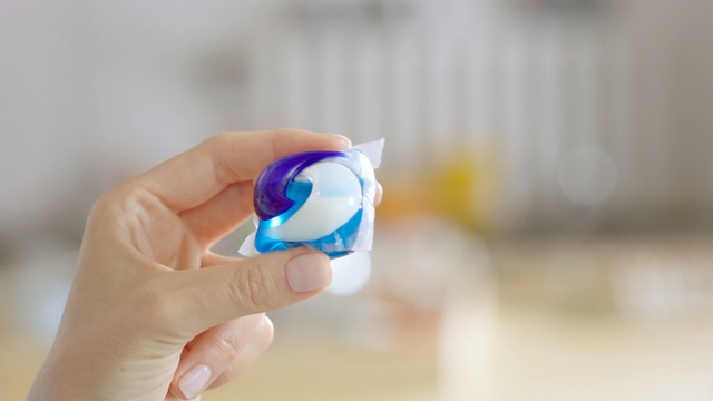 Video Reference: Product, Hand, Finger, Glass