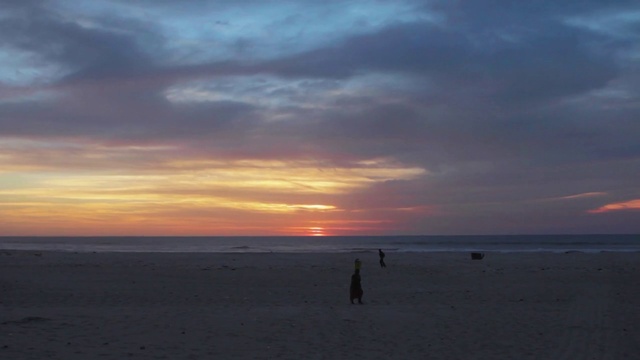 Video Reference: Sky, Horizon, Sea, Cloud, Beach, Sunset, Ocean, Sunrise, Evening, Dusk
