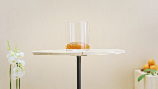 Video Reference: table, furniture, shelf, cake stand