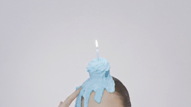 Video Reference: man, cake, had, candle