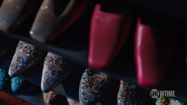 Video Reference: Nail, Blue, Pink, Nail polish, Finger, Nail care, Material property, Hand, Cosmetics, Photography