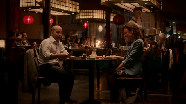 Video Reference: restaurant, waiter, man, barroom, Person