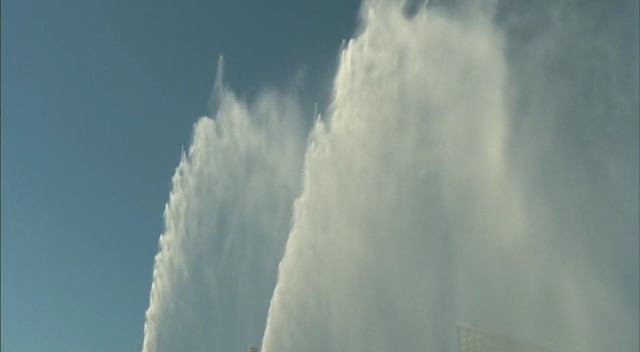 Video Reference: sky, cloud, daytime, cumulus, geological phenomenon, atmosphere, meteorological phenomenon, water feature