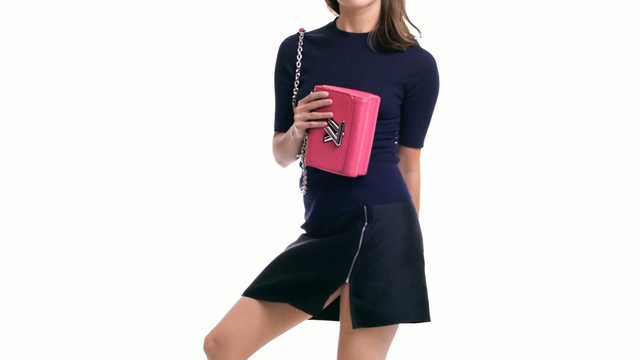 Video Reference: Clothing, Shoulder, Waist, Sleeve, T-shirt, Neck, Joint, Pink, Pocket, Fashion, Person
