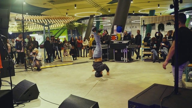 Video Reference: Event, Street performance, Dance, Performance, Performing arts, Crowd, Competition event, Talent show