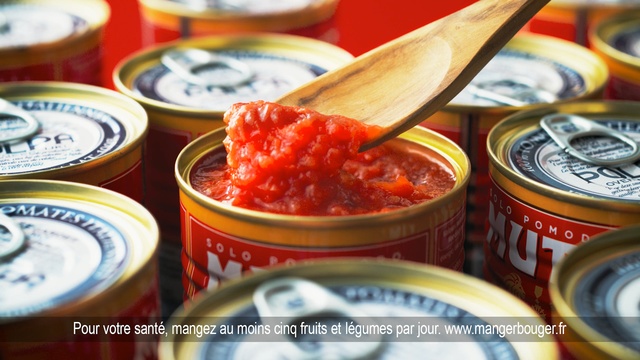 Video Reference: Food, Cuisine, Dish, Ingredient, Sambal, Ajika, Chutney, Muhammara, Tomato sauce, Harissa, Indoor, Table, Cup, Sitting, Plate, Small, Piece, Orange, Topped, Red, Spoon, Close, Bowl, Wooden, Glass, Fruit, Blue, Strawberry, Text