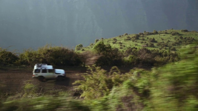 Video Reference: Vegetation, Nature, Hill station, Off-roading, Atmospheric phenomenon, Vehicle, Geological phenomenon, Wilderness, Highland, Plant community