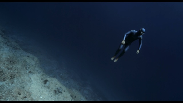 Video Reference: underwater diving, extreme sport, freediving, sky, underwater, atmosphere, water, diving, scuba diving, recreation