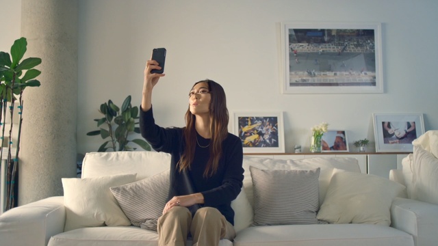 Video Reference: Shoulder, Room, Beauty, Furniture, Arm, Sitting, Joint, Couch, Leg, Living room, Person