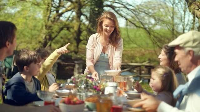 Video Reference: meal, eating, lunch, food, brunch, supper, conversation, recreation, cuisine, picnic, Person