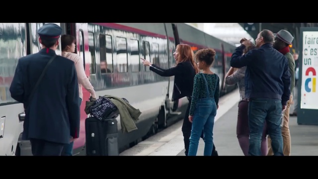 Video Reference: People, Passenger, Transport, Mode of transport, Public transport, Snapshot, Metro, Fun, Crowd, Photography