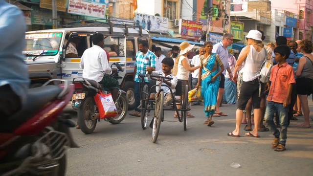 Video Reference: Mode of transport, Transport, Motor vehicle, Vehicle, Rickshaw, Street, Pedestrian, Road, Traffic, Thoroughfare