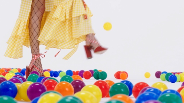 Video Reference: yellow, toy, play, balloon, fun