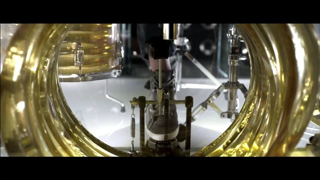 Video Reference: Wheel, Automotive lighting, Rim, Automotive wheel system, Spoke, Metal