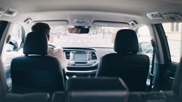 Video Reference: Vehicle, Car, Mid-size car, Sport utility vehicle, Minivan, Toyota, Hyundai, Crossover suv, Person, Male