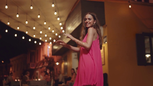 Video Reference: Beauty, Fashion, Formal wear, Dress, Performance, Event, Fashion design, Photography, Abdomen, Magenta