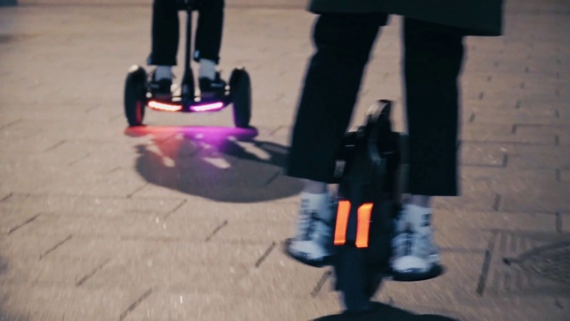 Video Reference: Kick scooter, Pink, Purple, Leg, Shadow, Vehicle, Human leg, Ankle, Shoe
