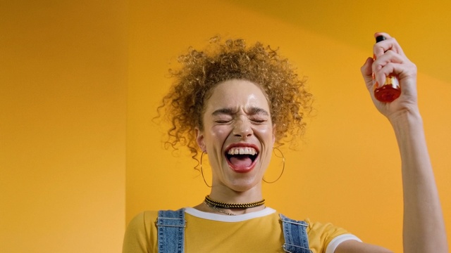 Video Reference: yellow, facial expression, smile, fun, happiness, laughter, Person