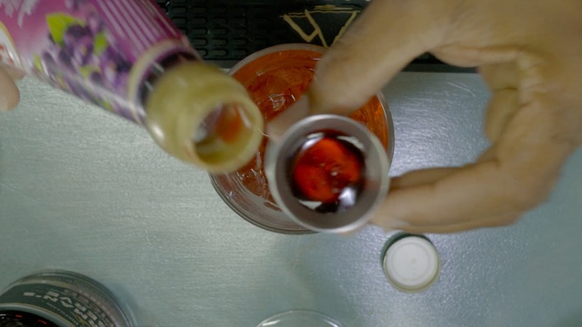 Video Reference: nail, finger, hand