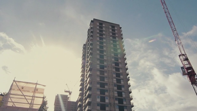 Video Reference: building, sky, skyscraper, tower block, metropolis, metropolitan area, condominium, tower, residential area, daytime